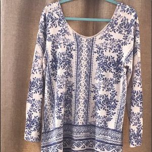 Very lightweight sweater in blue and beige